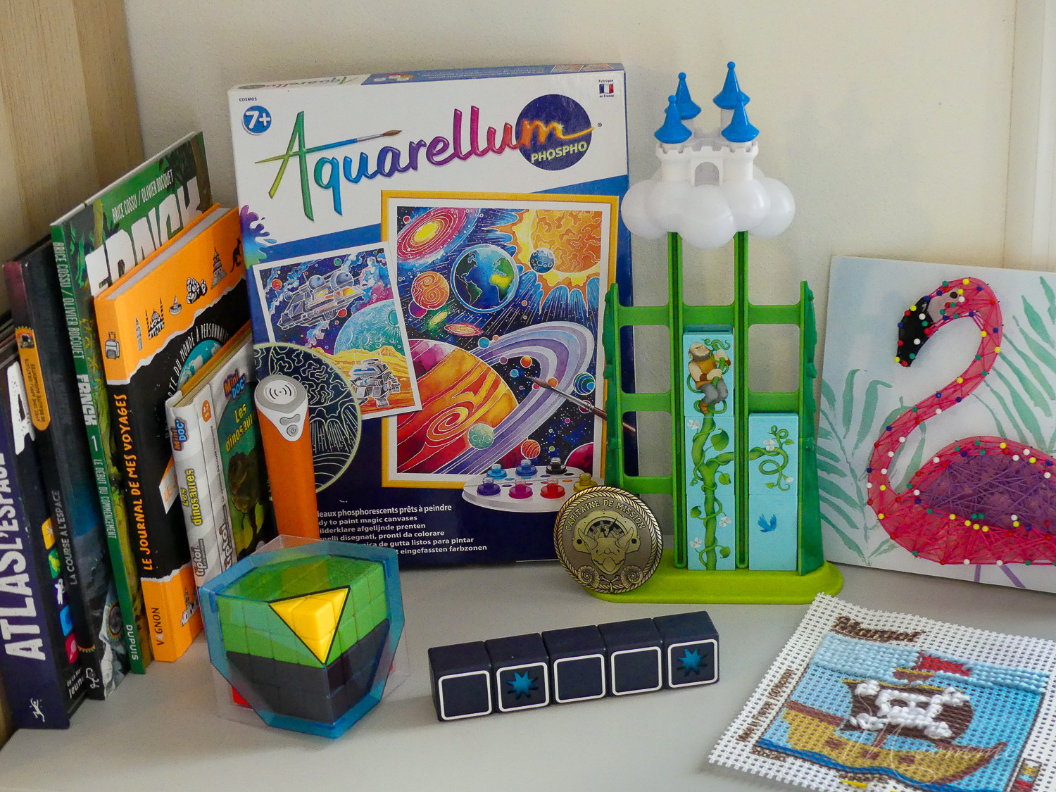 En panne d’idées cadeaux pour un enfant de 6, 7 ou 8 ans ? Voici une petite sélection d'idées de jeux, activités ou livres que nous aimons beaucoup ici. #cadeaux #enfants #ideescadeaux #idees #noel #anniversaire #6ans #7ans #8ans