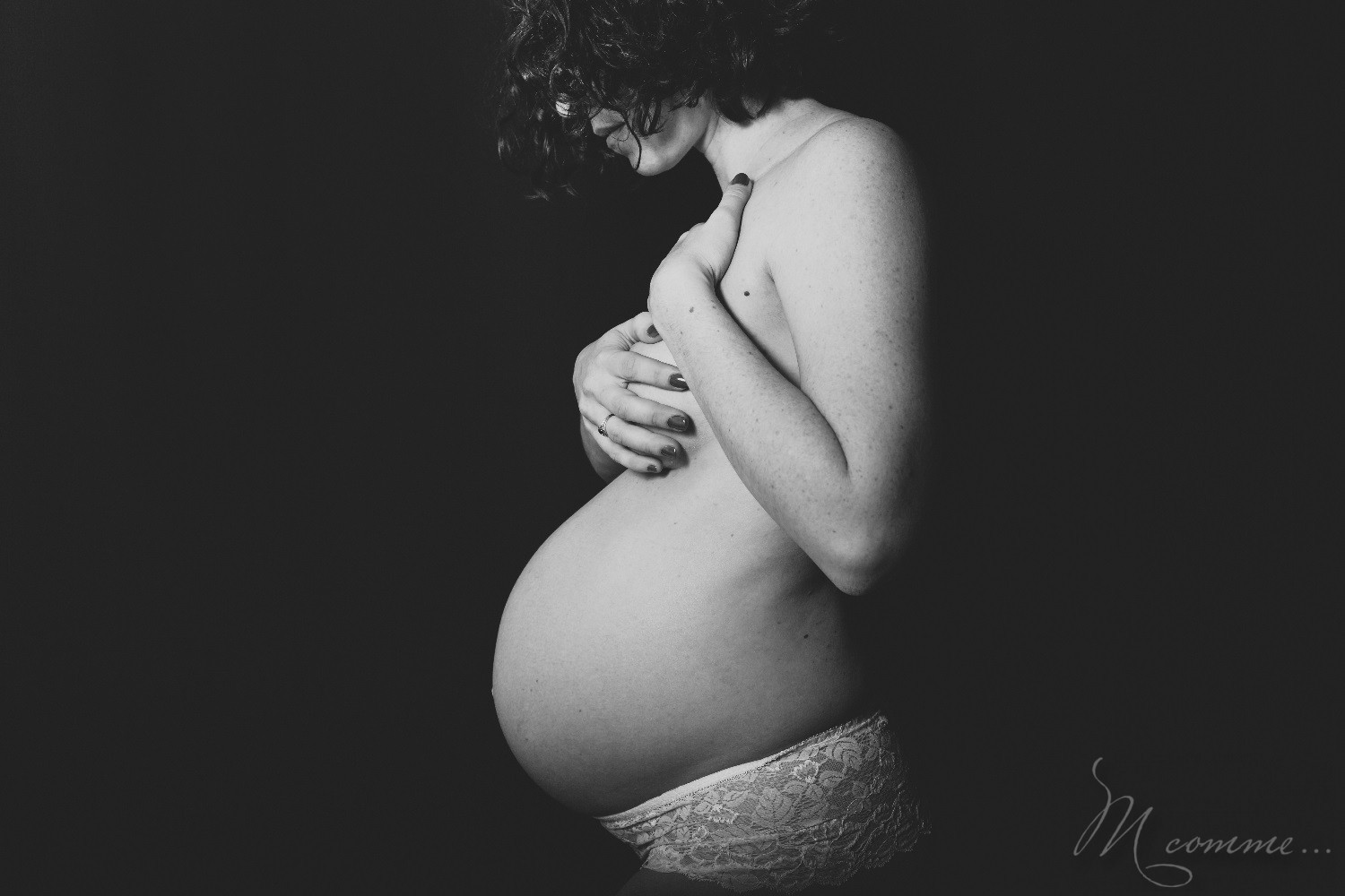 S’il y a bien une chose qui se modifie lorsque l’on devient maman, c’est notre corps. Personnellement je ne me sens pas particulièrement bien dans ce « nouveau corps de maman». #grossesse #changement #corps #maternité #enfants