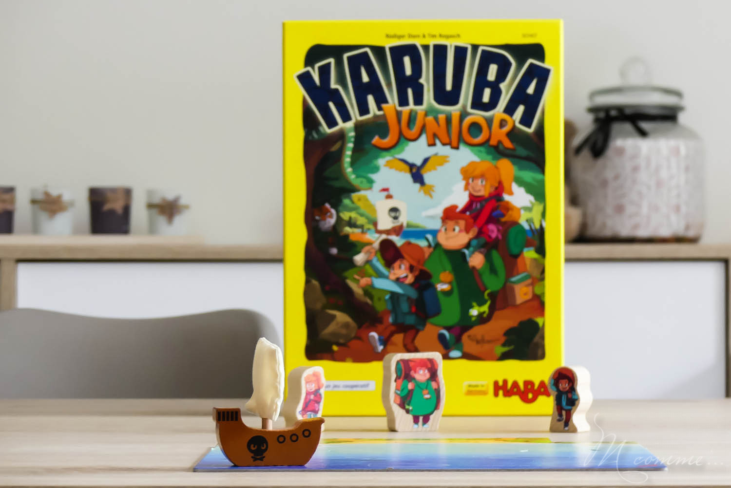 Karuba junior est un jeu stratégique et collaboratif pour les enfants dès 4 ans. Partez à l’aventure, et tentez de trouver les trésors avant l’arrivée des pirates ! #jeu #jeudesociete #jeucollaboratif #jeustrategique #jeuenfants #haba #karuba #karubajunior #jouerenfamille