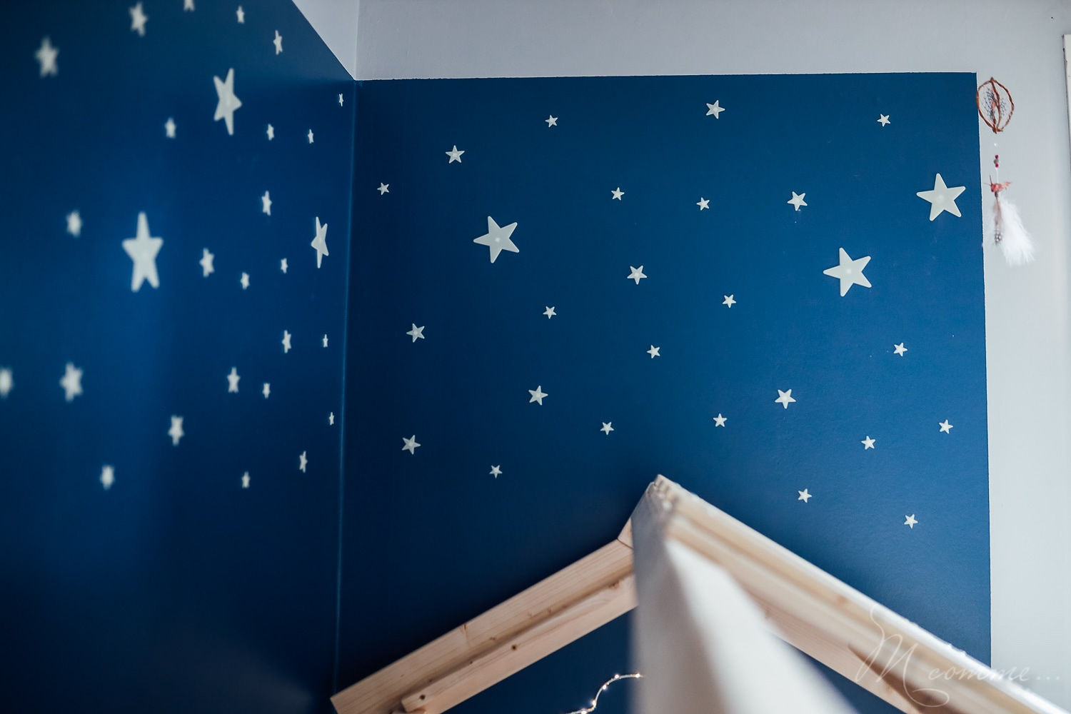 chambre montessori décoration étoiles phosphorescentes